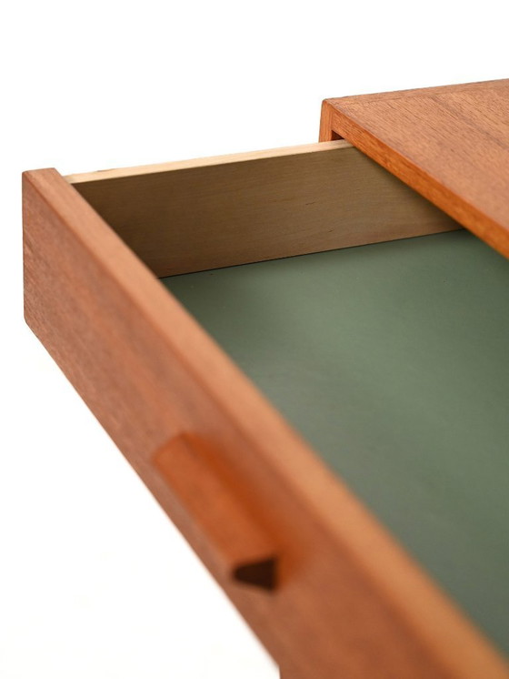 Image 1 of Table de chevet scandinave en teck des années 1960