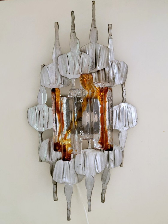 Image 1 of Brutalistische wandlamp met amberkleurig handgevormd glas