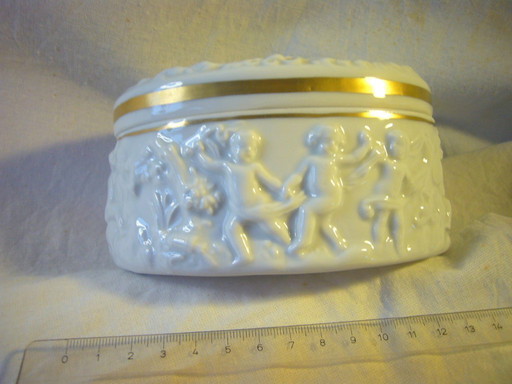 beautiful hand-gilded porcelain box - PMPlaue M1847 from around 1970/80?
