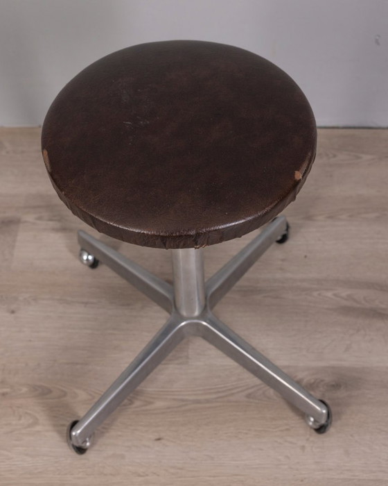 Image 1 of Tabouret vintage des années 1960 en métal et cuir, style industriel