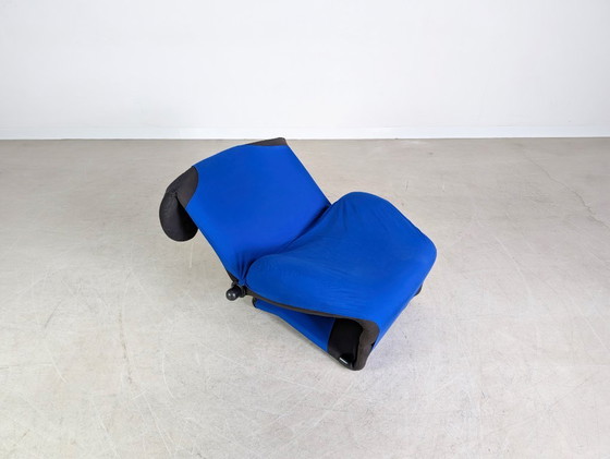 Image 1 of Silla original Cassina Wink Toshiyuki Kita tela negra azul