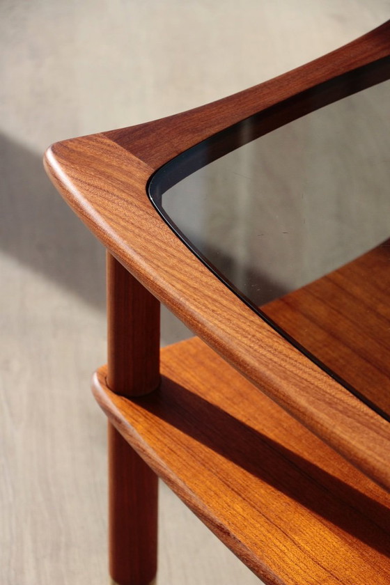 Image 1 of Tavolino vintage G Plan - E Gomme - in teak e vetro fumé