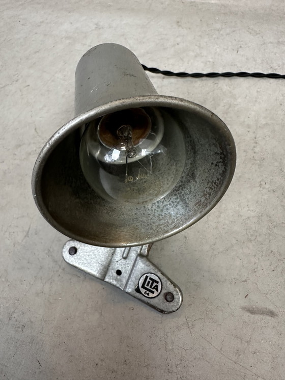 Image 1 of Vintage industriële klemspot - Lita