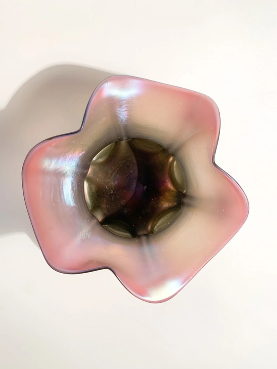 Vaso in vetro iridescente Loetz con apertura a forma di fiore, anni '40 – Vasi (photo 5 of 9)
