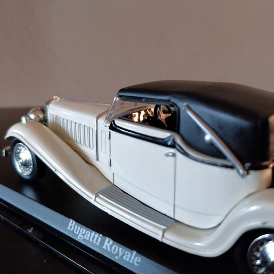 Image 1 of Elegant vintage-style die-cast model car representing a luxurious 1930s Julklapp,Christmasgift
