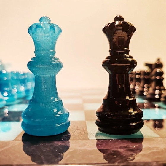 Image 1 of Jeu d'échecs de luxe vintage des années 1970 en véritable albâtre de Volterra sculpté à la main - Noir et bleu ciel - Fabriqué e