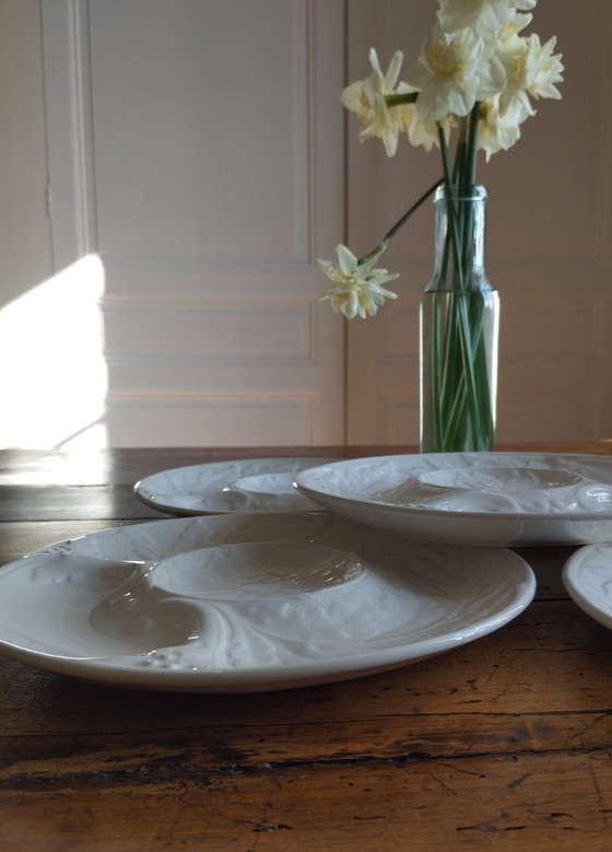 Image 1 of 5 weiße Steingutteller mit Artischockenmotiv von Gien