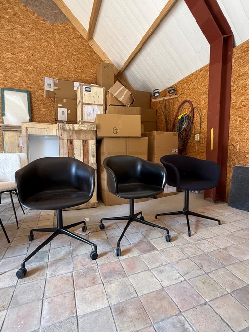 31 Modelli di showroom di design danese e tradizione e Verpan – &Tradition, eetkamerstoelen, Leather, Metal (photo 2 of 14)