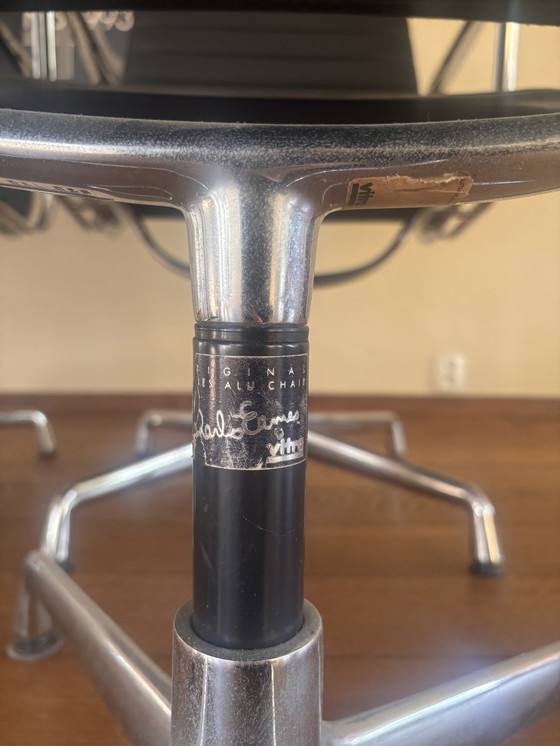 Image 1 of 4 x Vitra Eames EA108 in pelle