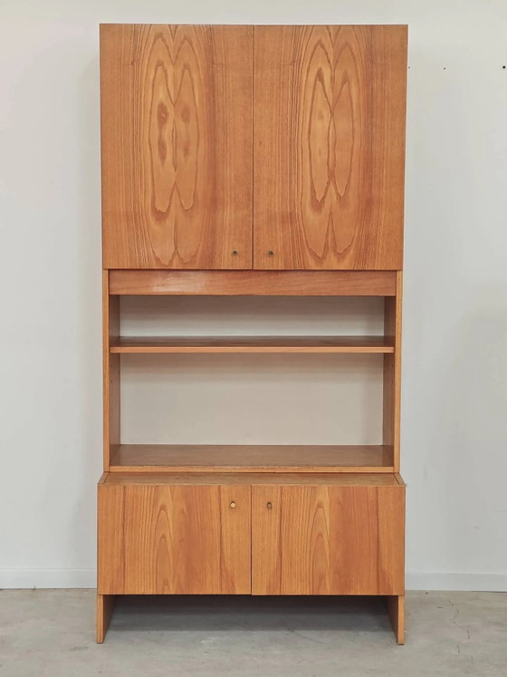 Antiker hoher Fernsehschrank, Kommodenschrank von Drevotex Zamberk. – Vitrine, Wood, Mid Century Modern (photo 2 of 22)