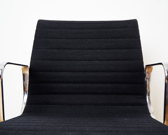 Image 1 of Silla giratoria EA 108 de Charles & Ray Eames para Herman Miller