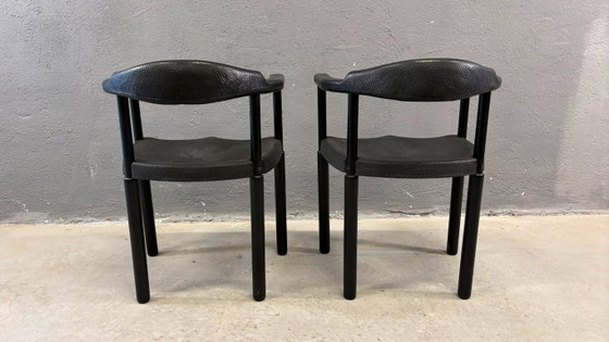 Image 1 of Een paar zwarte postmoderne fauteuils, van gegoten kunststof, jaren 80, Europa