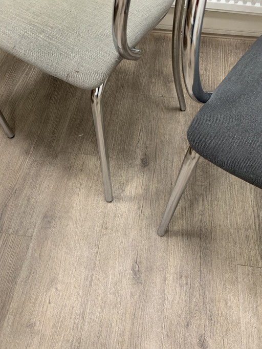2 Gispen stoelen 