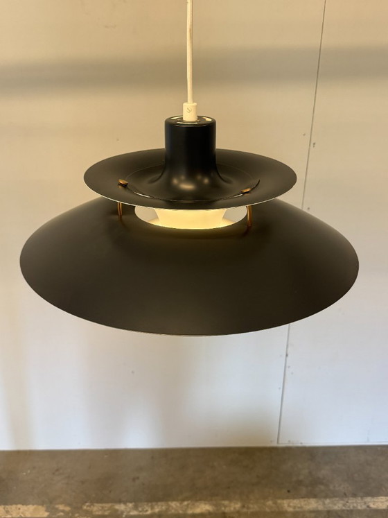 Louis Poulsen PH5 - Poul Henningsen - Gris foncé, turquoise, blanc – Suspensions, Metal, Aluminium (photo 9 of 13)