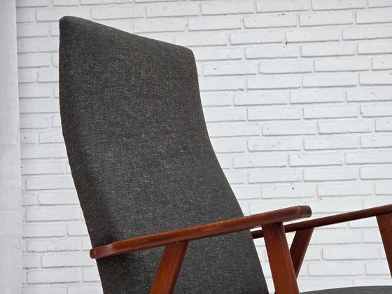 Image 1 of Sillón danés de respaldo alto de la década de 1970, tapizado en tela y madera de teca.