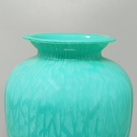 Image 1 of 1970 Vase vert exquis fait à la main par V.A.M. en verre de Murano, fabriqué en Italie