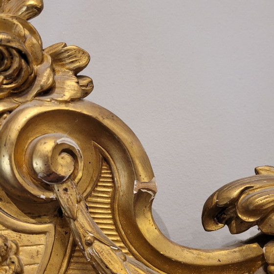 Image 1 of Miroir mural orné d'armoiries, en bois sculpté et doré, Napoléon III, vers 1880 – France