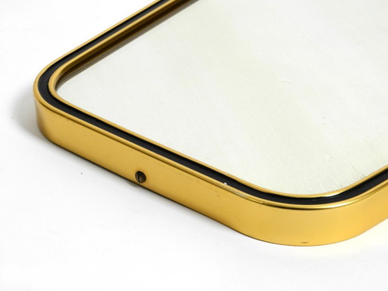 Image 1 of Bellissimo piccolo specchio da parete in ottone di metà secolo con cinturino intrecciato