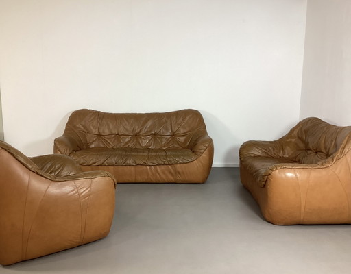 Gruppo di sedute vintage in pelle color cognac degli anni Settanta, stile italiano-francese