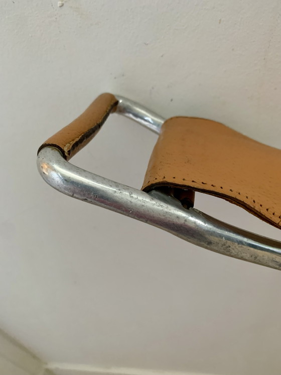 Sedile a Bastone Vintage in Alluminio Cromato, Pelle Patinata – Oggetti decorativi, Aluminium, Leather (photo 9 of 14)