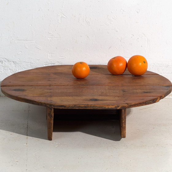Antique low round table in pine wood – Central Europe, circa 1940 – Coffee tables, Rustic (photo 4 of 40)
