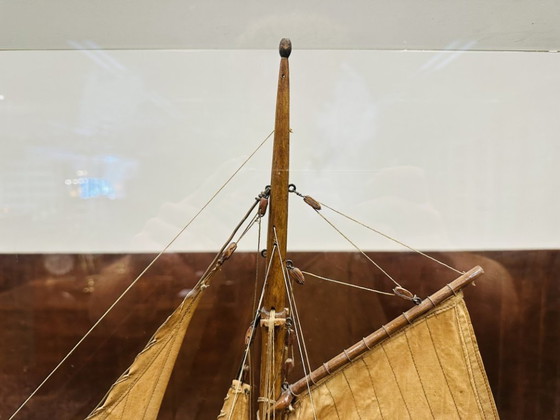 Ancien voilier Hengst dans une vitrine – Objets déco, Verre, Textile (photo 7 of 13)