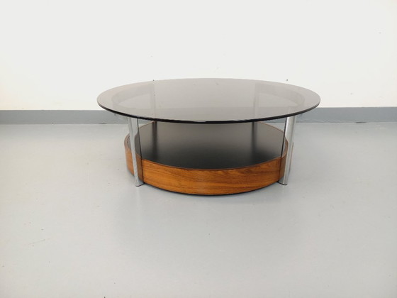 Image 1 of Vintage Italiaanse ronde salontafel uit de jaren 60/70, gemaakt van gebogen palissanderhout, verchroomd metaal en gerookt glas.