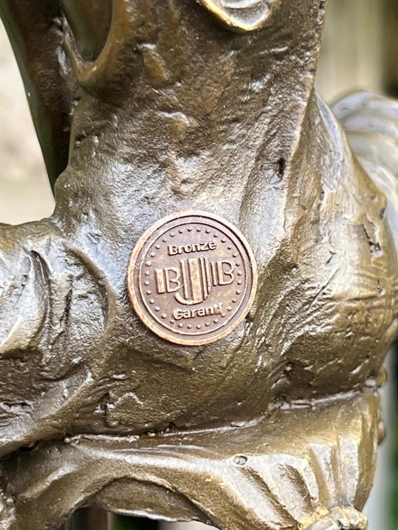 Image 1 of Bronzeskulptur einer sitzenden Dame auf einem Hocker