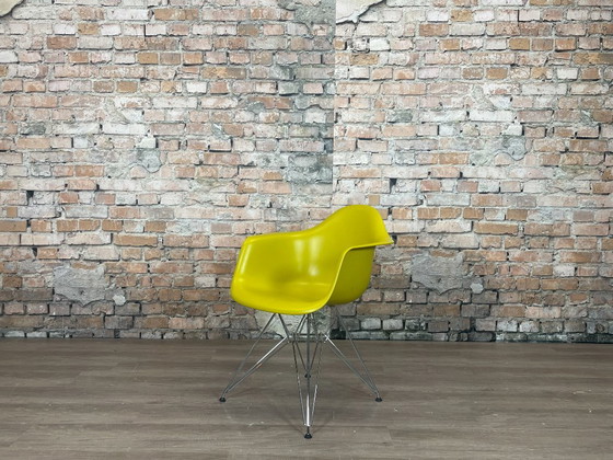 Vitra DAR – Plastique Moutarde | Charles & Ray Eames – Fauteuils, Plastic, Chrome (photo 3 of 17)