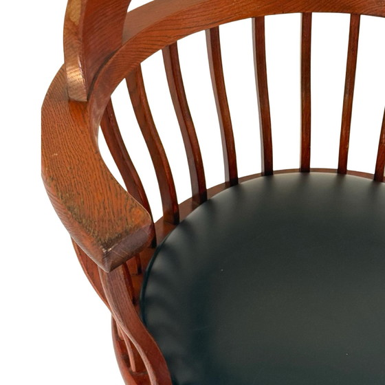 Image 1 of Sedia da capitano in legno curvato - Montata su base girevole - Seduta nera, fuso in ghisa