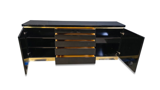 Dressoir van messing en lak, ontworpen door Jean Claude Mahey, jaren 70.