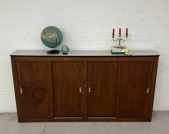Image 1 of Vintage schoolkast - schuifdeurkast