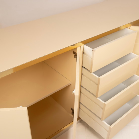 Willy Rizzo Hollywood Regency Sideboard aus Creme und Messing für Mario Sabot 1970 – Schränke (photo 14 of 19)