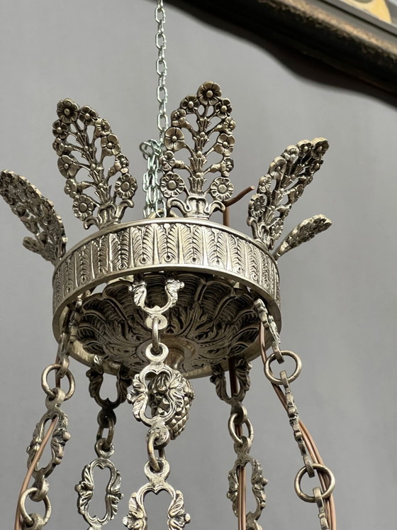 Grote, zeldzame antieke kroonluchter van massief verzilverd brons, Empire-stijl, met 12 lichtpunten. (photo 16 of 18)