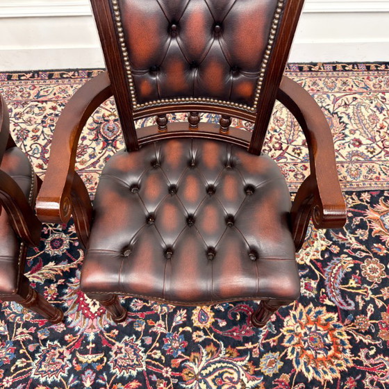 Set di sedie da ufficio Chesterfield inglesi Oxblood – Poltrone, Leather, Wood (photo 7 of 12)