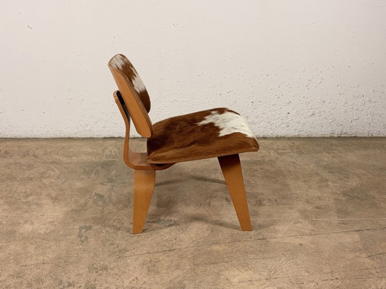 Image 1 of Eames Plywood Group LCW-stoel voor Vitra, ontworpen door Charles & Ray Eames, jaren 2000.