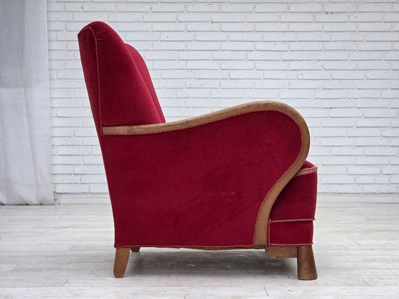 Image 1 of Fauteuil danois des années 1960, revêtement en velours rouge, bois de chêne.