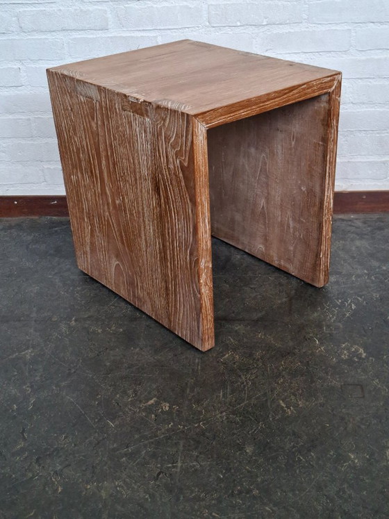 Image 1 of 3 tables d'appoint en bois massif