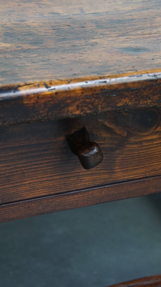 Image 1 of Quadratischer antiker südeuropäischer Couchtisch aus dem frühen 19.