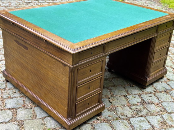 Image 1 of Scrivania da ministro/a per partner, 160x120 cm, mogano e rovere. 15 cassetti. Inglese.