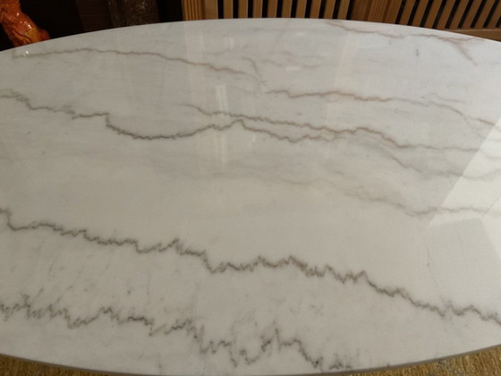 Image 1 of Oval table in white marble