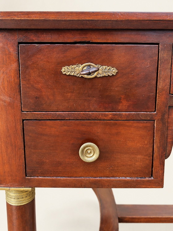 Flacher Schreibtisch im Empire-Stil aus Mahagoni – Leder, Holz (photo 4 of 9)