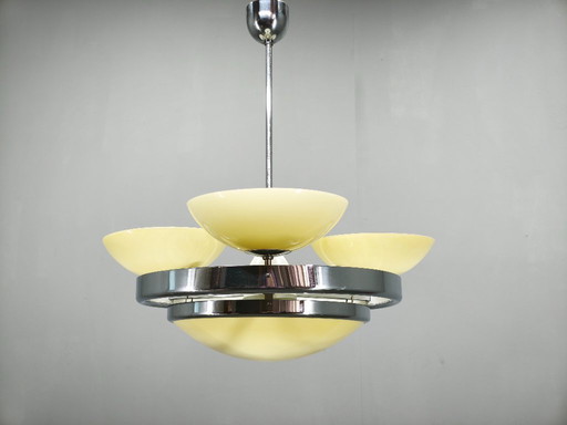 Tsjechische art-deco kroonluchter van opaalglas, jaren 1940