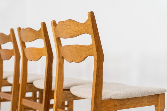 Image 1 of Set aus 6 brutalistischen Stühlen aus Eiche von Henning Kjaernulf (Dänemark, 1970er Jahre).