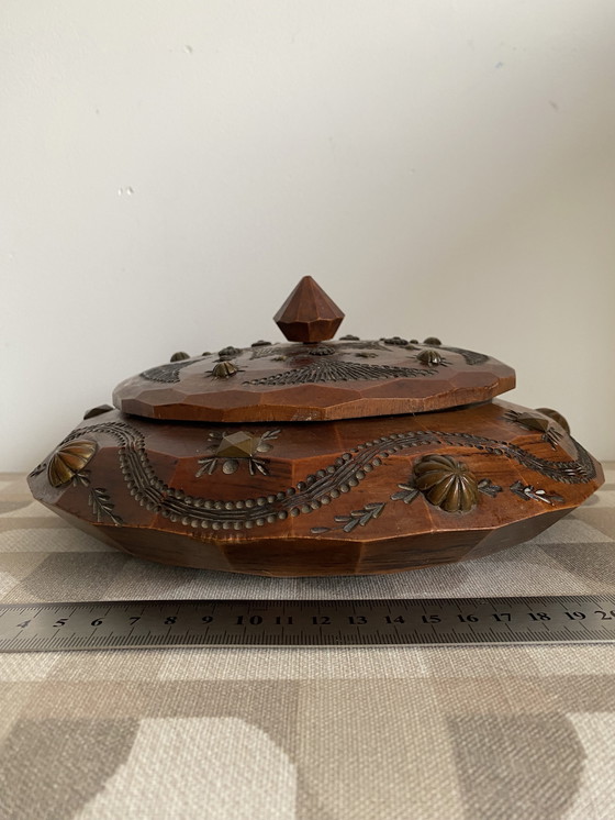 Image 1 of Antieke pot met deksel - hand carved - antique