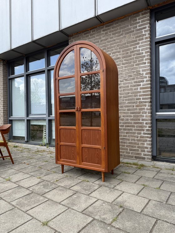 Vintage Deense Teakhouten Boogvitrine, Dyrlund ‘80 – Vitrinekasten, Glass, Wood (photo 15 of 15)