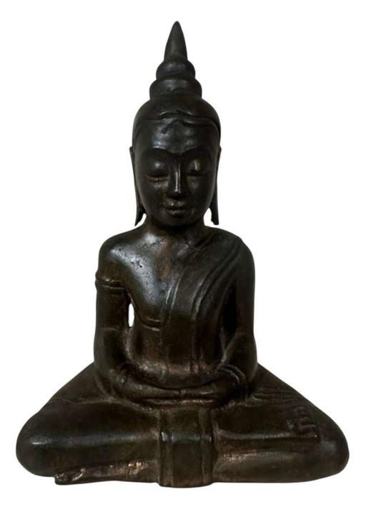 Vroege bronzen zittende Boeddha uit Ayutthaya, met vlamvormige bekroning, sporen van originele vergulding, 15e-16e eeuw Thailand