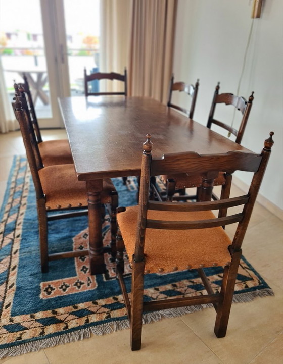 Image 1 of Massief eikenhouten eettafel met 6 bijpassende stoelen 