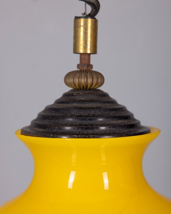 Image 1 of Pagina 1 di 8 LAMPADARIO VINTAGE IN VETRO GIALLO ANNI '70, DESIGN ITALIANO