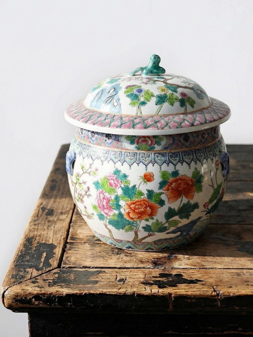 Large covered Chinese porcelain pot, floral famille rose decoration, 20th century